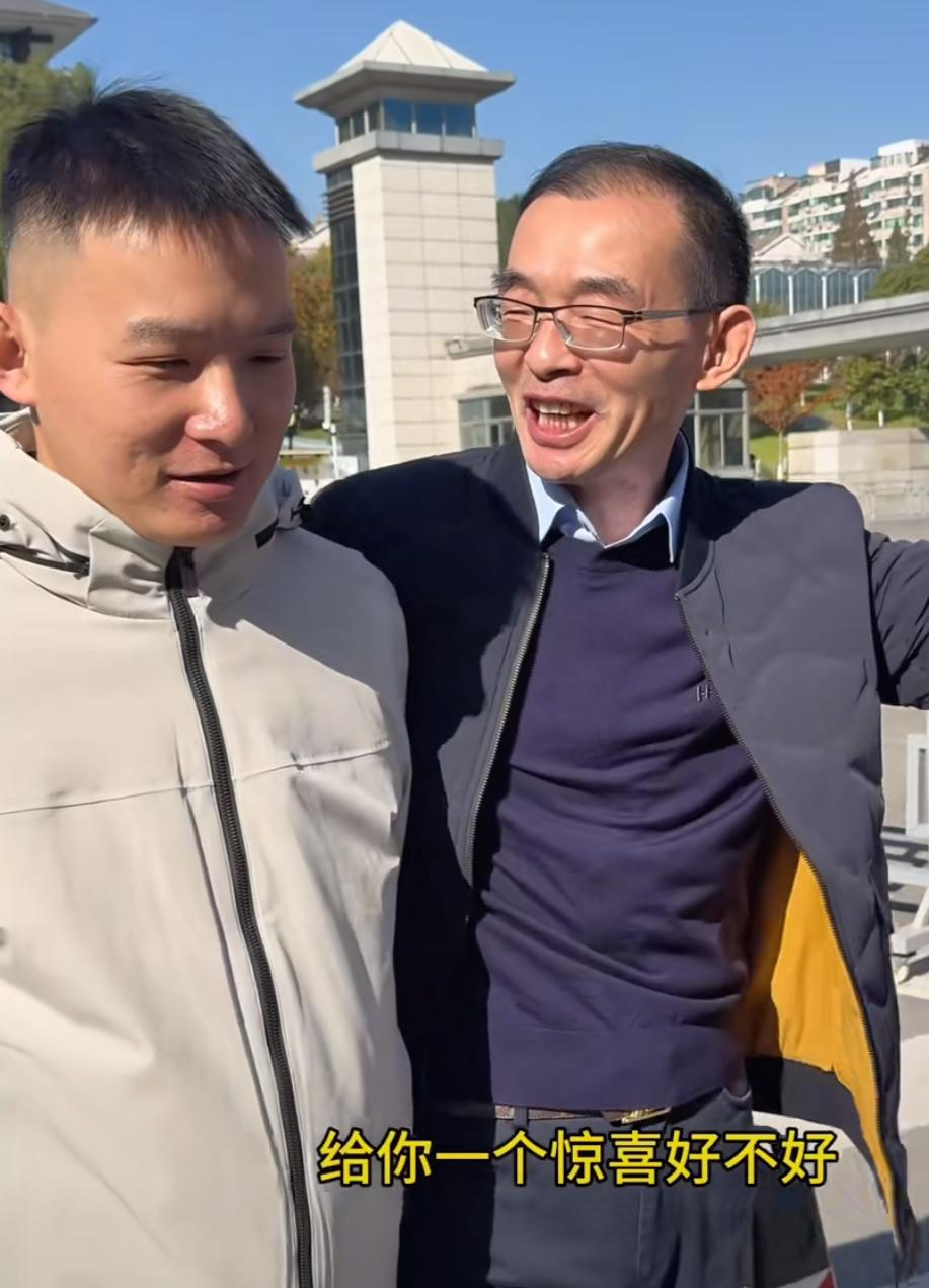 谢浩男爸爸谢岳真的好用心，在谢浩男27岁生日的时候，提前一个星期订了52层的酒店