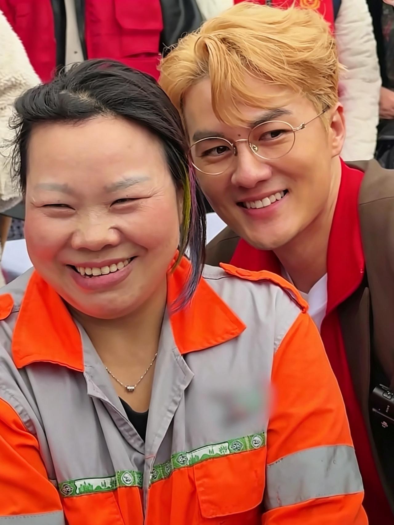 台湾歌手吴克群，干了一件让人肃然起敬的大事！他在人民日报发文，字里行间全是烟