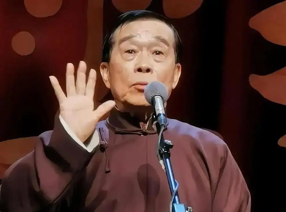 侯耀文石富宽当年为啥裂穴？说白了就是钱没分匀。十几年的老搭档，说散就散。石富宽转