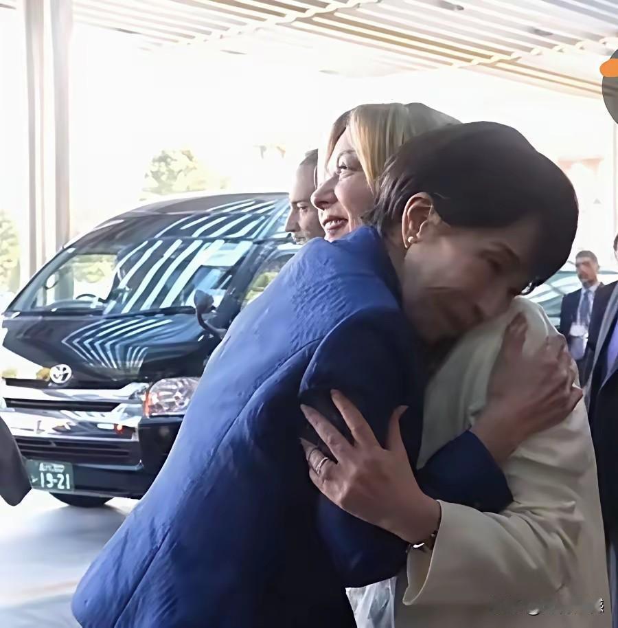 有人说梅洛尼和高市是闺蜜，也不知道这消息是从哪里来的，也不知道这这信息属实不属实