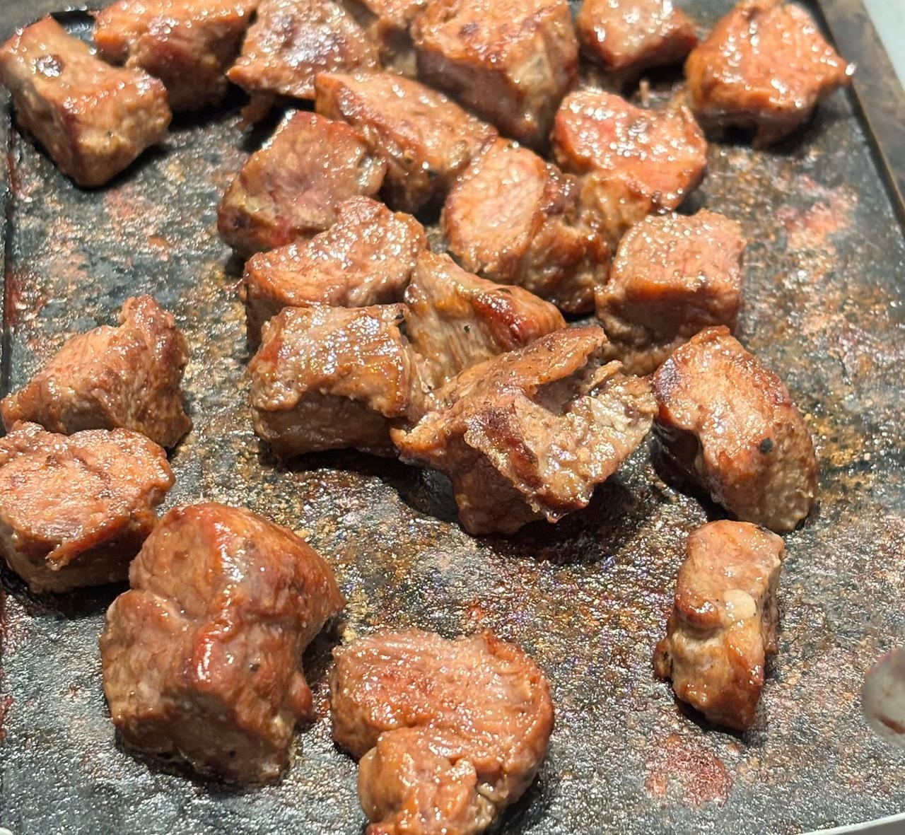 跟朋友一起吃饭，最讨厌的就是人约人。上次跟朋友一起吃饭，吃到中间，其中一个人