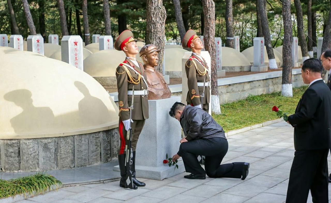金正恩参谒志愿军陵园！在中国人民志愿军抗美援朝出国作战75周年之际，10月2