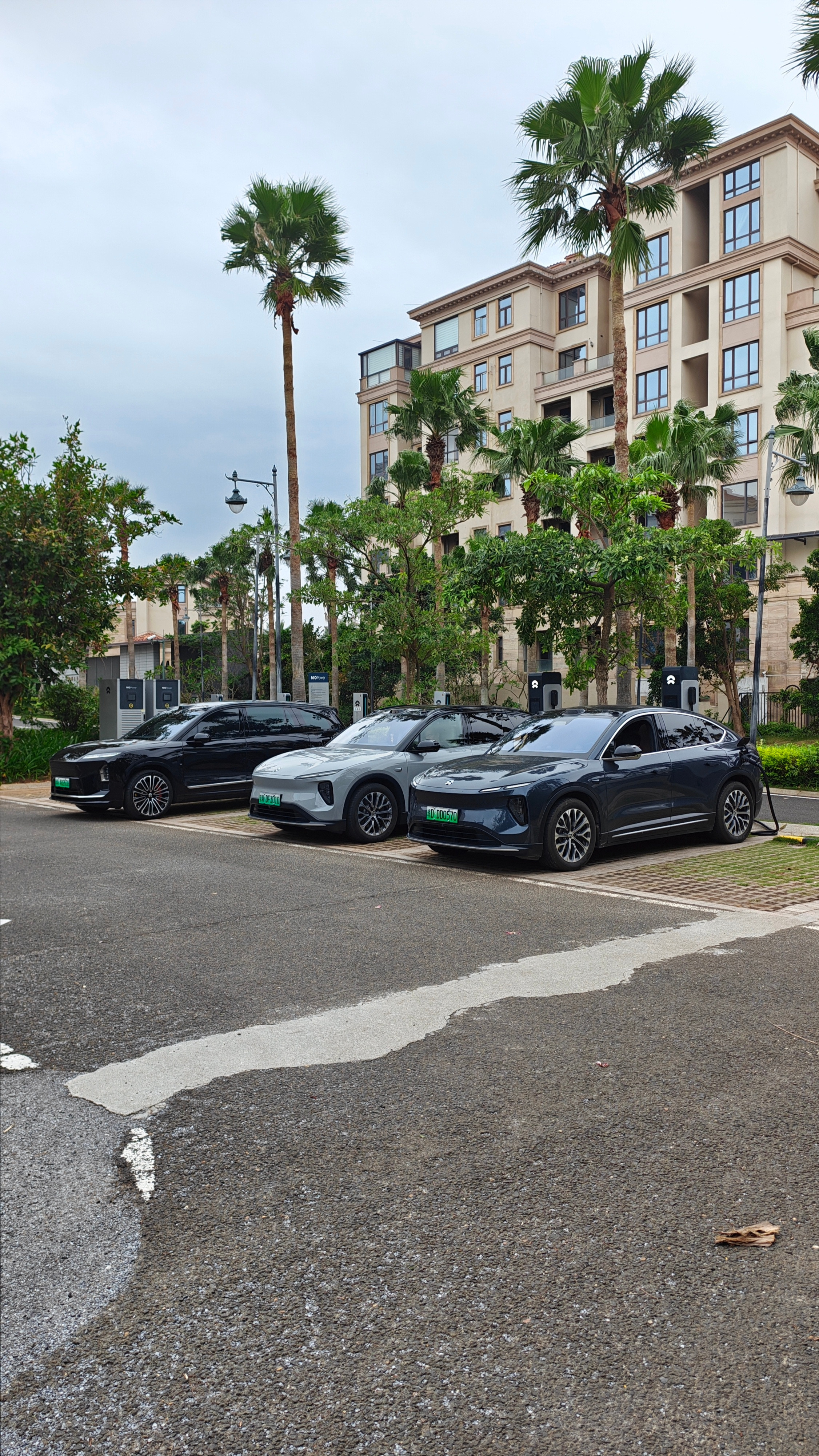 哪个瞬间让你觉得这车值了每次下车，都要回看一眼。es8目前还比不上我的ec6，