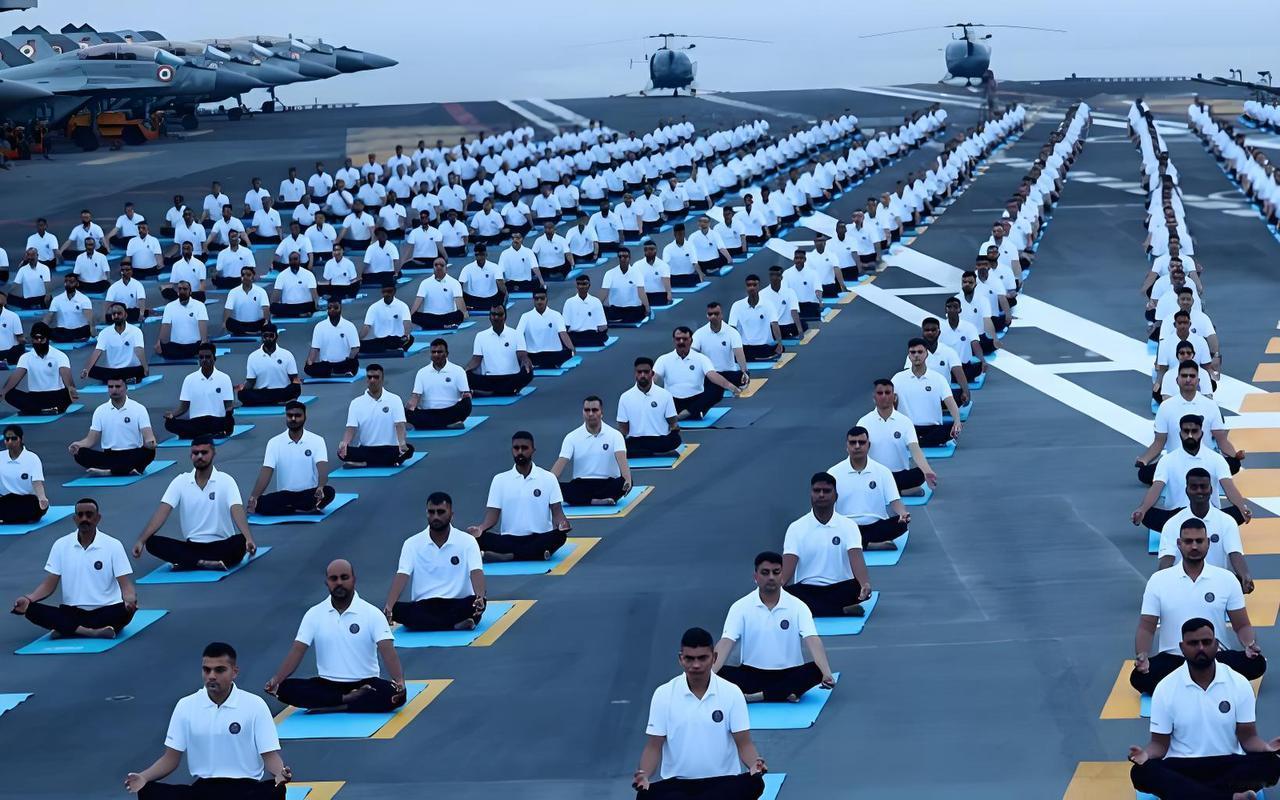 印度哪来的自信吹捧自家航母领先中国？他们没有任何的弹射技术，甚至都没有拦阻索的技