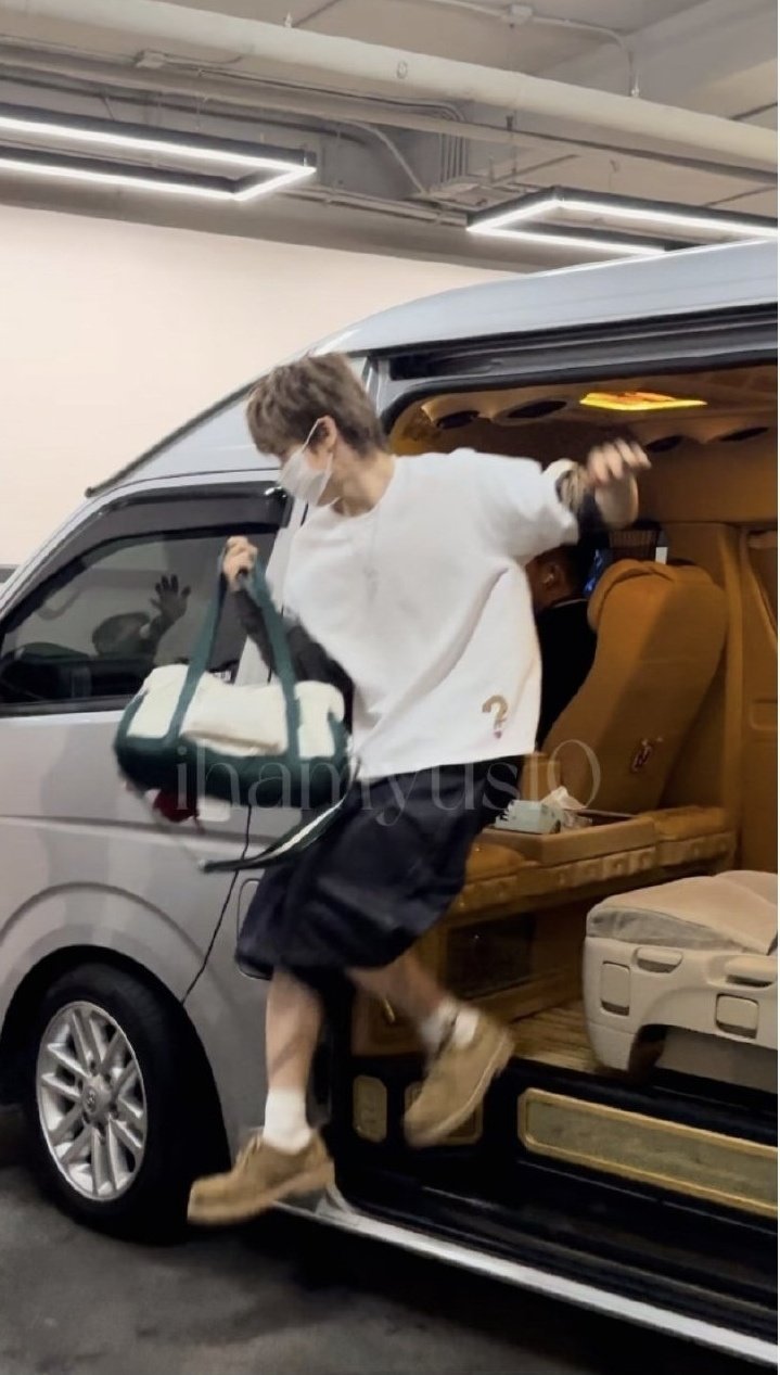 我真的特别想啃她的小腿