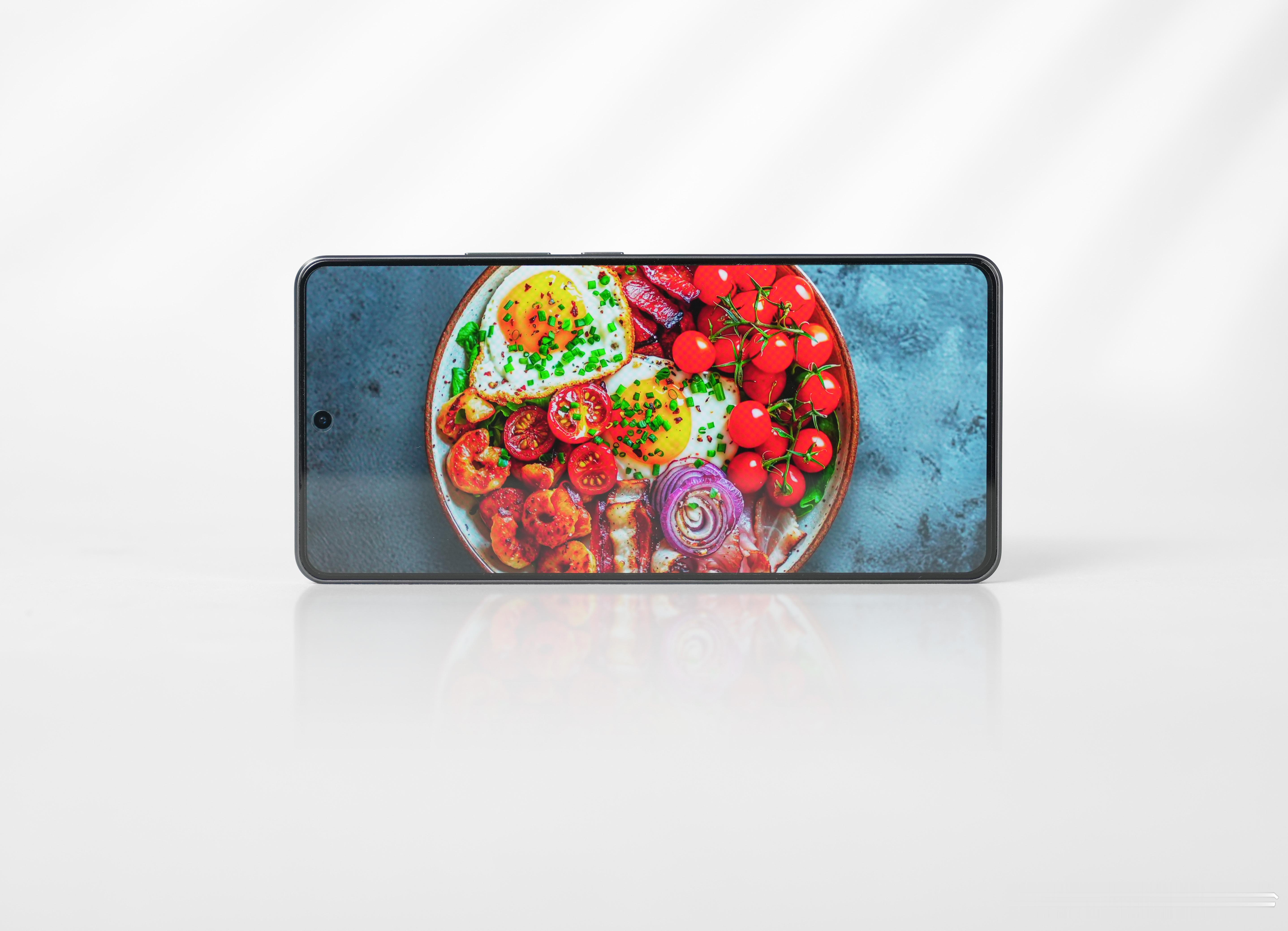 这次Z10Turbo+屏幕上到了华星C9+，素质在这个价位属于中上的水平，清晰
