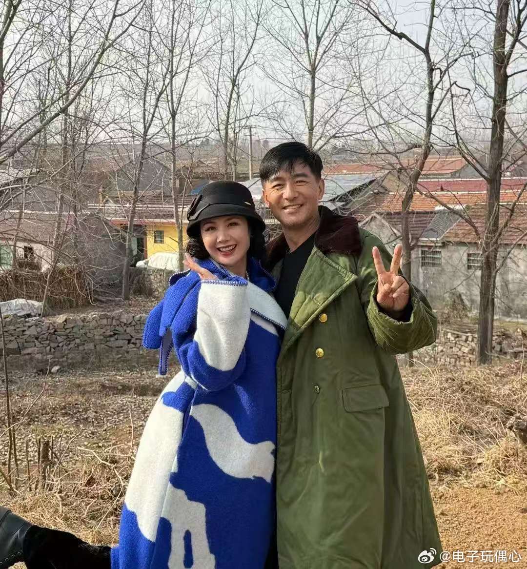 万万没想到啊！这么大个明星，回到村里还这么的接地气。