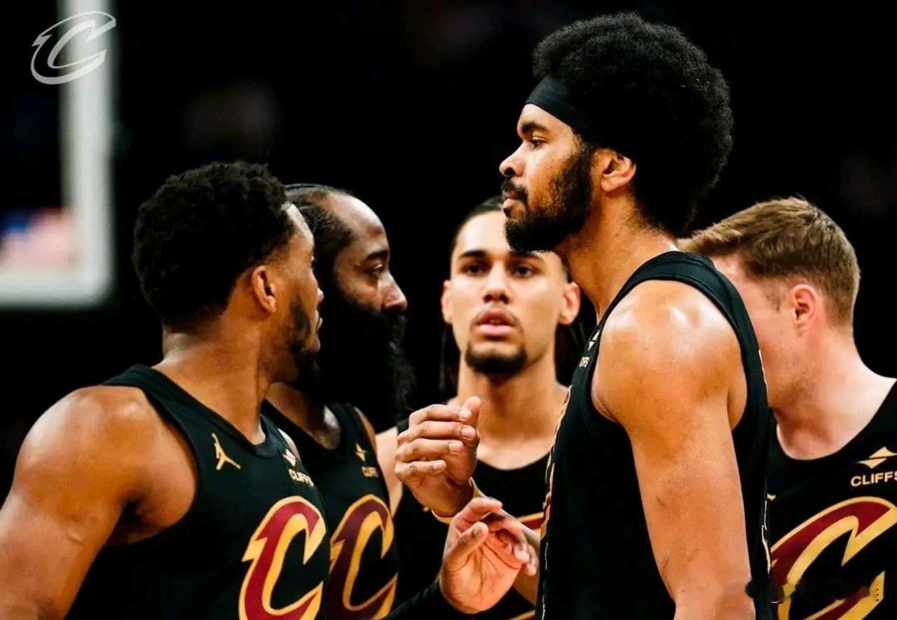 骑士和快船对比最大的不同就是有射手了，快船没有高产量的射手，三分最准的是巴图姆，