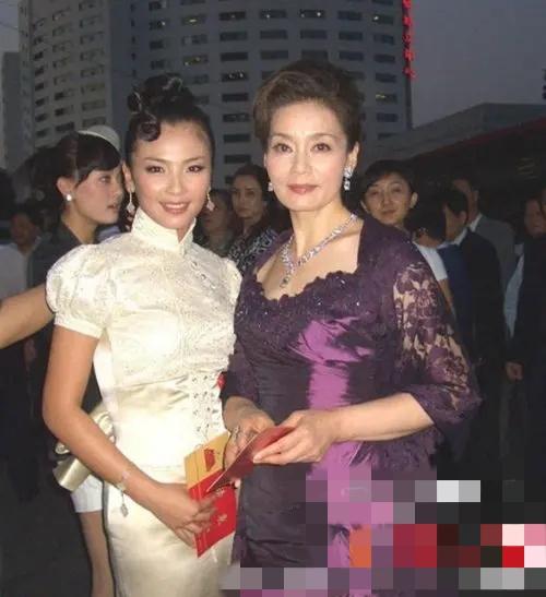 一张老照片藏惊喜！刘涛潘虹同框合影，意外抓镜的孙俪成了亮点一张早年的合影老