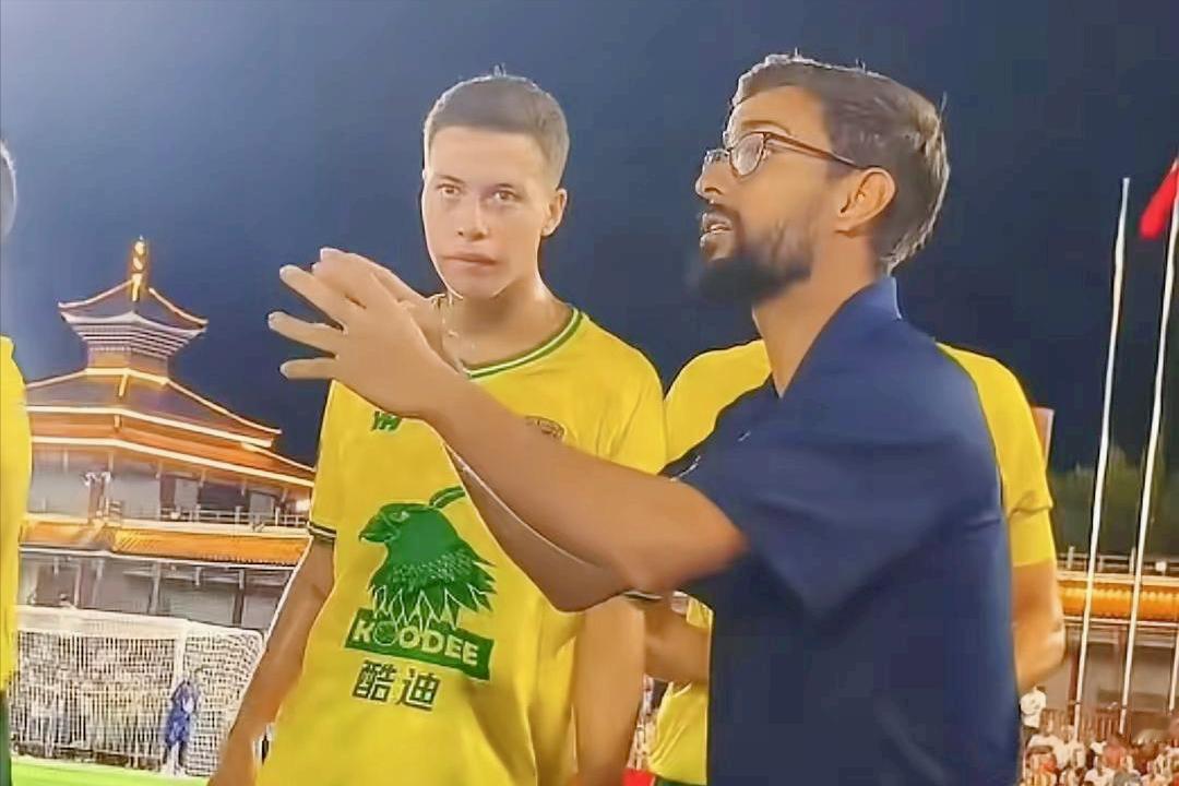 真的假的！贵州村超把巴西教练整不会了，难道村超一点也不给客人留点情面吗？刚贵