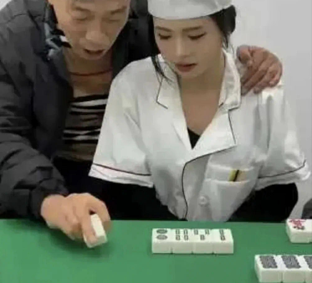 隔壁王大爷这日子过的，真够逍遥的啊~神回复：“有钱人的快乐就是这么朴实无华”