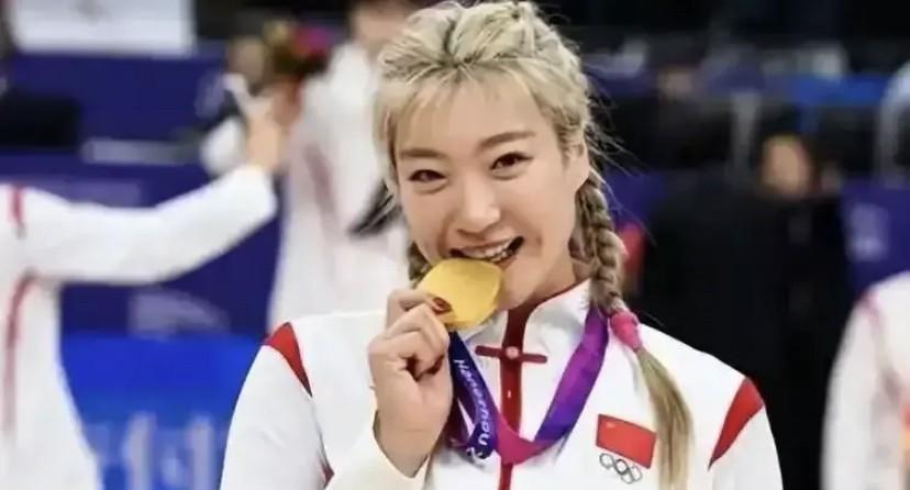 李梦落选竟要掀翻整个女篮饭碗？赞助商正排队撕合同！宫鲁鸣这次捅的篓子，真可能让