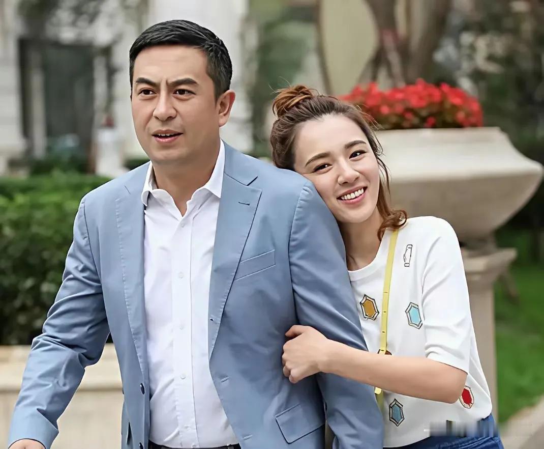 张嘉译新戏又选了王晓晨，主要还是两个人年龄差太多，大家看着有点意思。再一个王晓