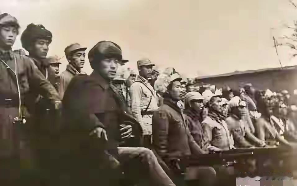 李奇微为切断志愿军后路，派精锐空降团，不料遇上饿了3天一个连。​​1951年5