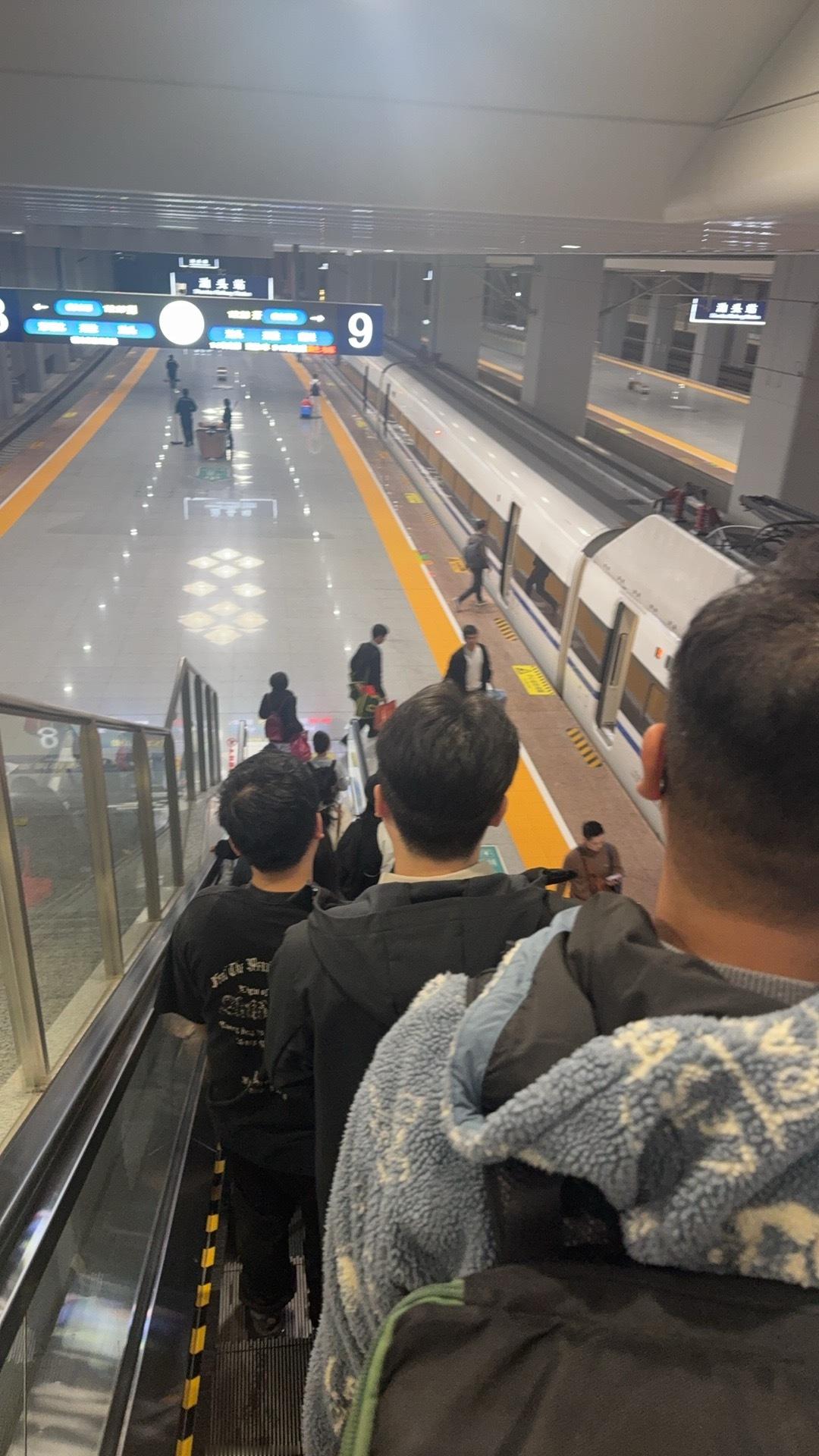 高铁B座宽一些还真没发现B宽一些了，你发现了吗