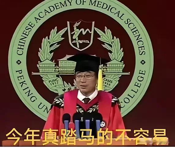 董家死心吧，何苦逼董小姐搞学术，她根本不是那块料。肖医生董小姐事件发展至此，肖