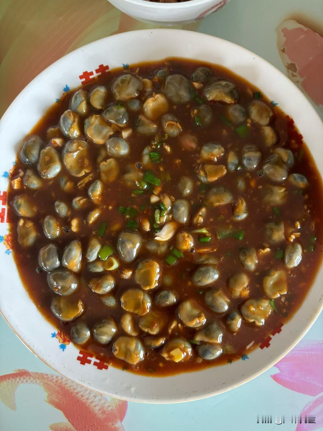 农村餐桌的鲜气，是酒瘾的最好理由住在乡下的日子，最踏实的幸福全在这三餐里。