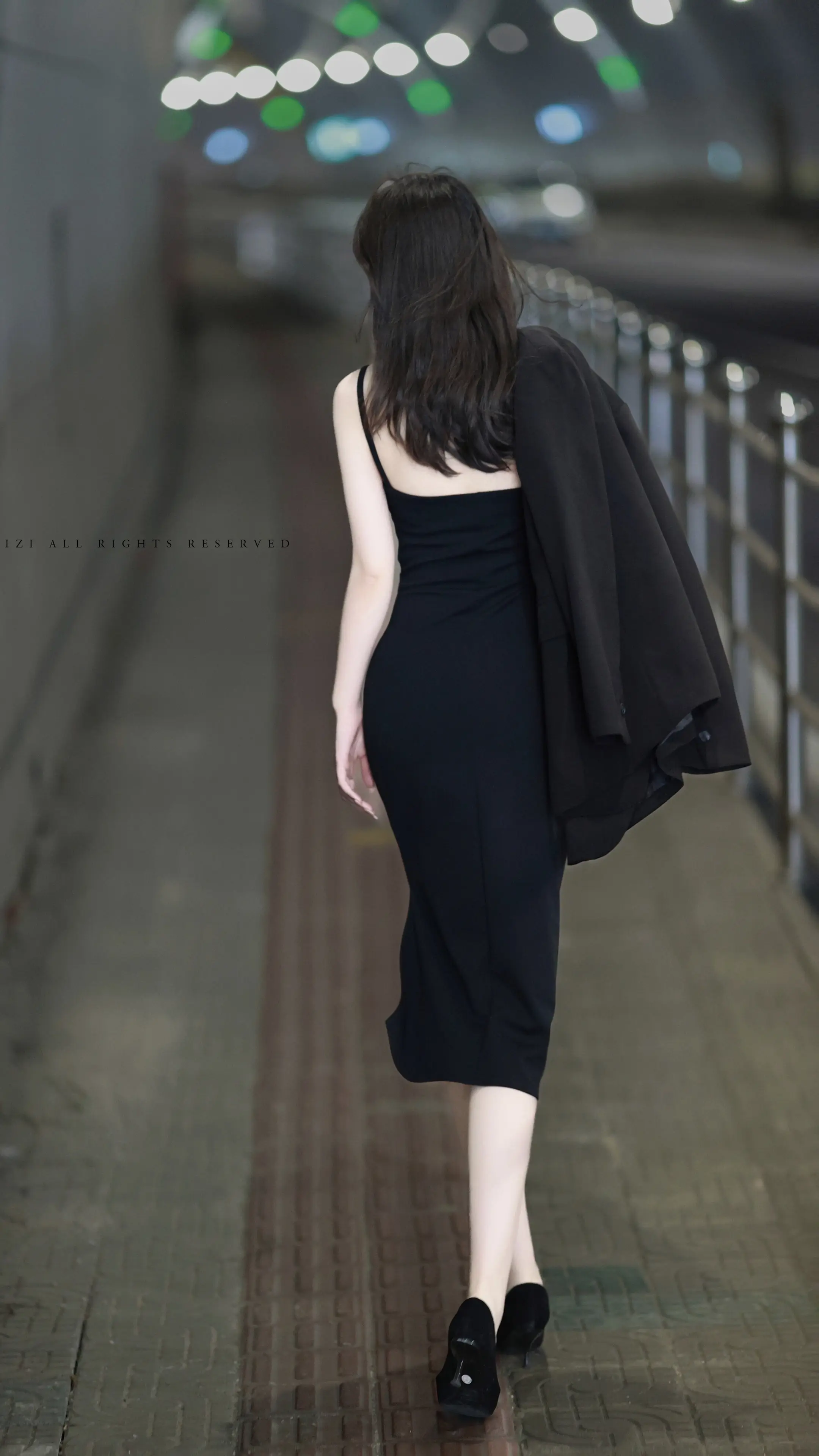 长腿女神 黑色系御姐穿搭 黑调御姐写真 人像街拍 拍照技巧