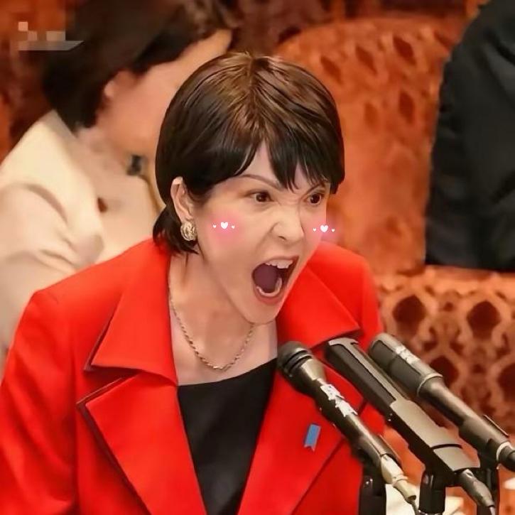 一位美国华人表示，小国之谁敢得罪中国是因为得罪中国最多就是一单生意黄了，而不敢得