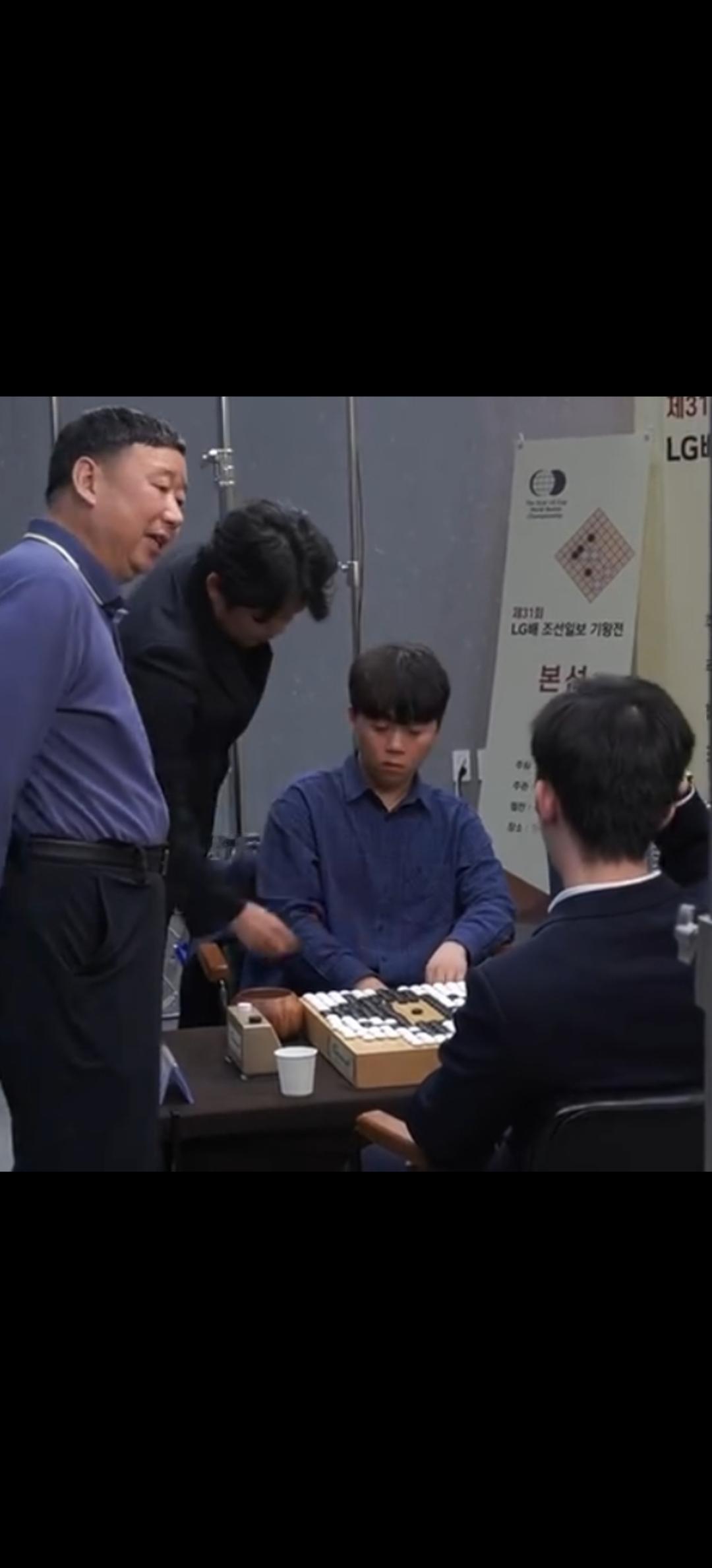 在31届LG杯决赛中，申旻埈用频繁离席来干扰打乱王星昊的思路，尤其是在对局关键节
