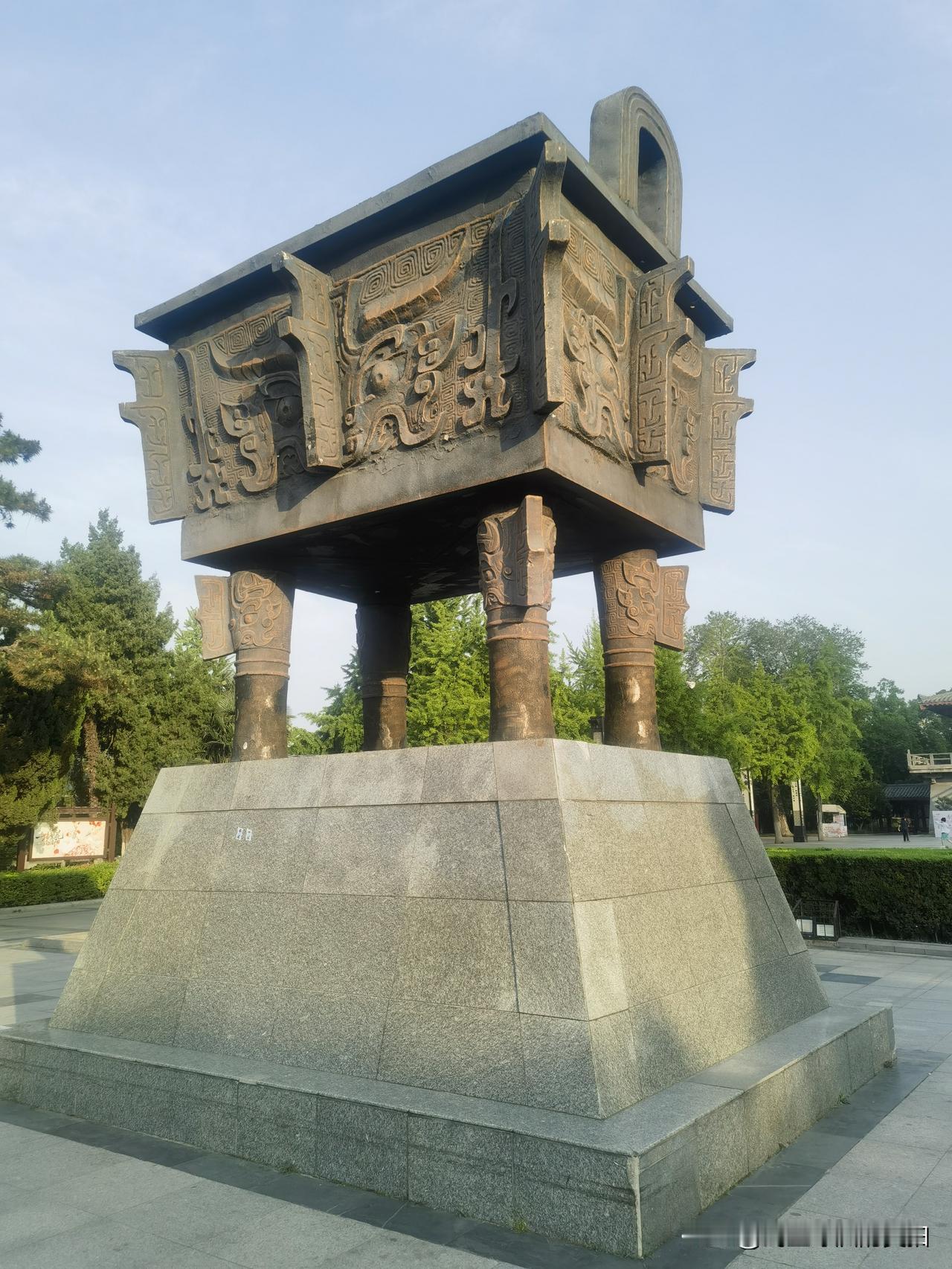 五一假期，诚挚推荐大家前往洛阳。到了洛阳，有几个地方一定要去打卡拍照，它们分别是