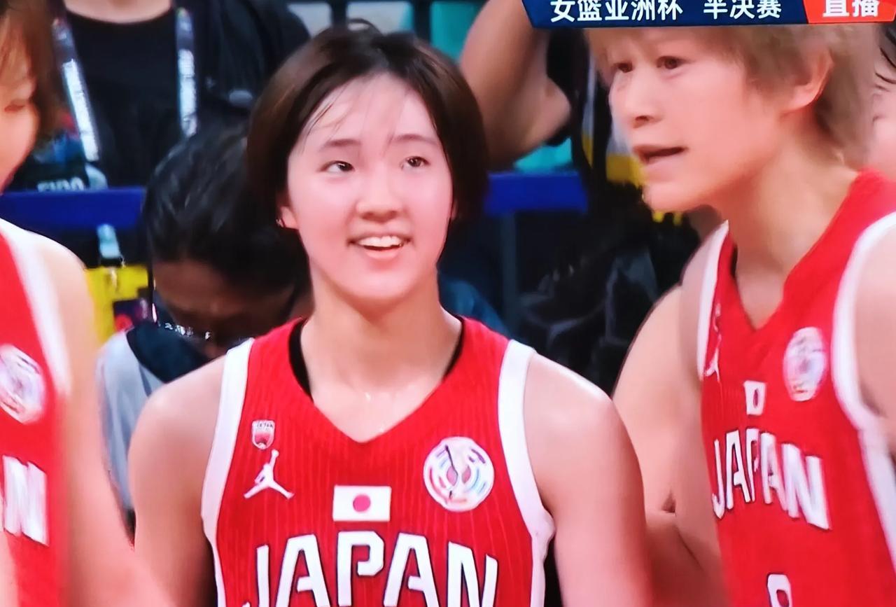 不得不说:日本女篮的快攻战术确实打得不错，她们速度奇快，外线投篮稳定，而且多点开