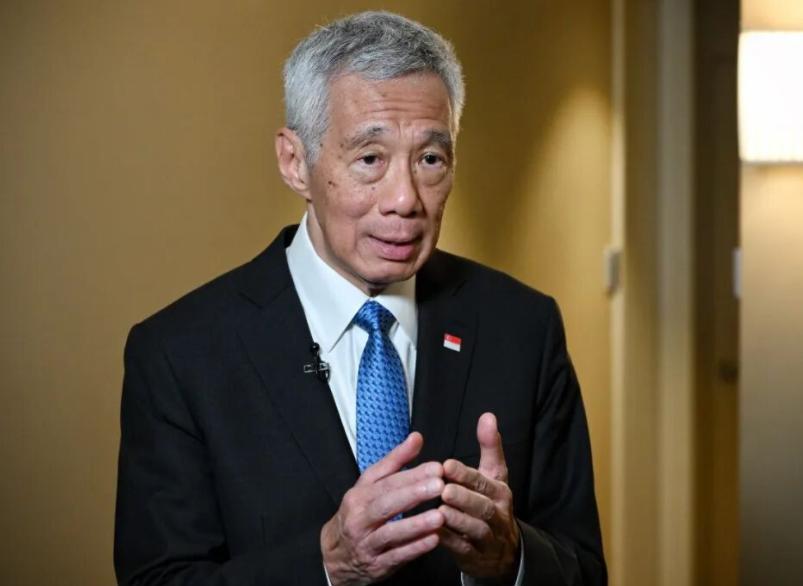 新加坡方面终于怕了！李显龙这次说了一句大实话：如果世界都按美国的规矩玩，小国就真