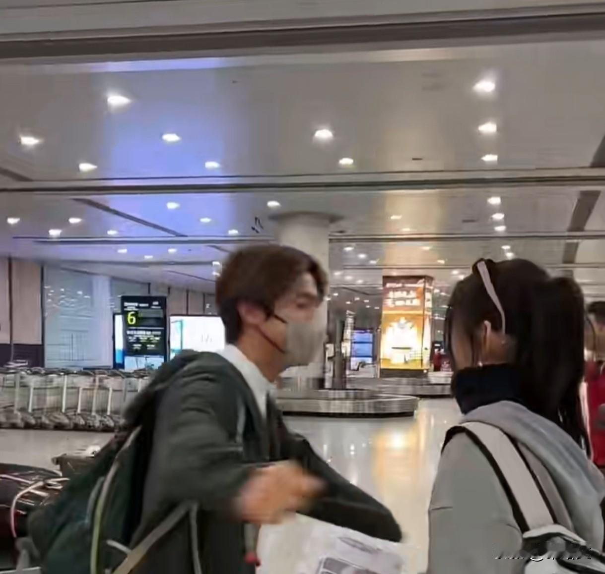 马天宇蒋依依机场偶遇一句“喜欢你好久了”甜翻全网！最近马天宇和蒋依依的机