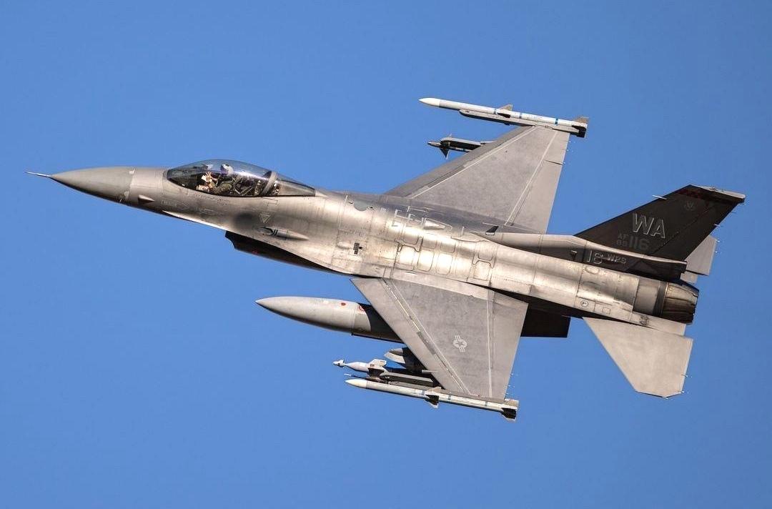 又贵又垃圾的美国货！F16时代终结？为何各国都在购买歼10C！40多年来，美