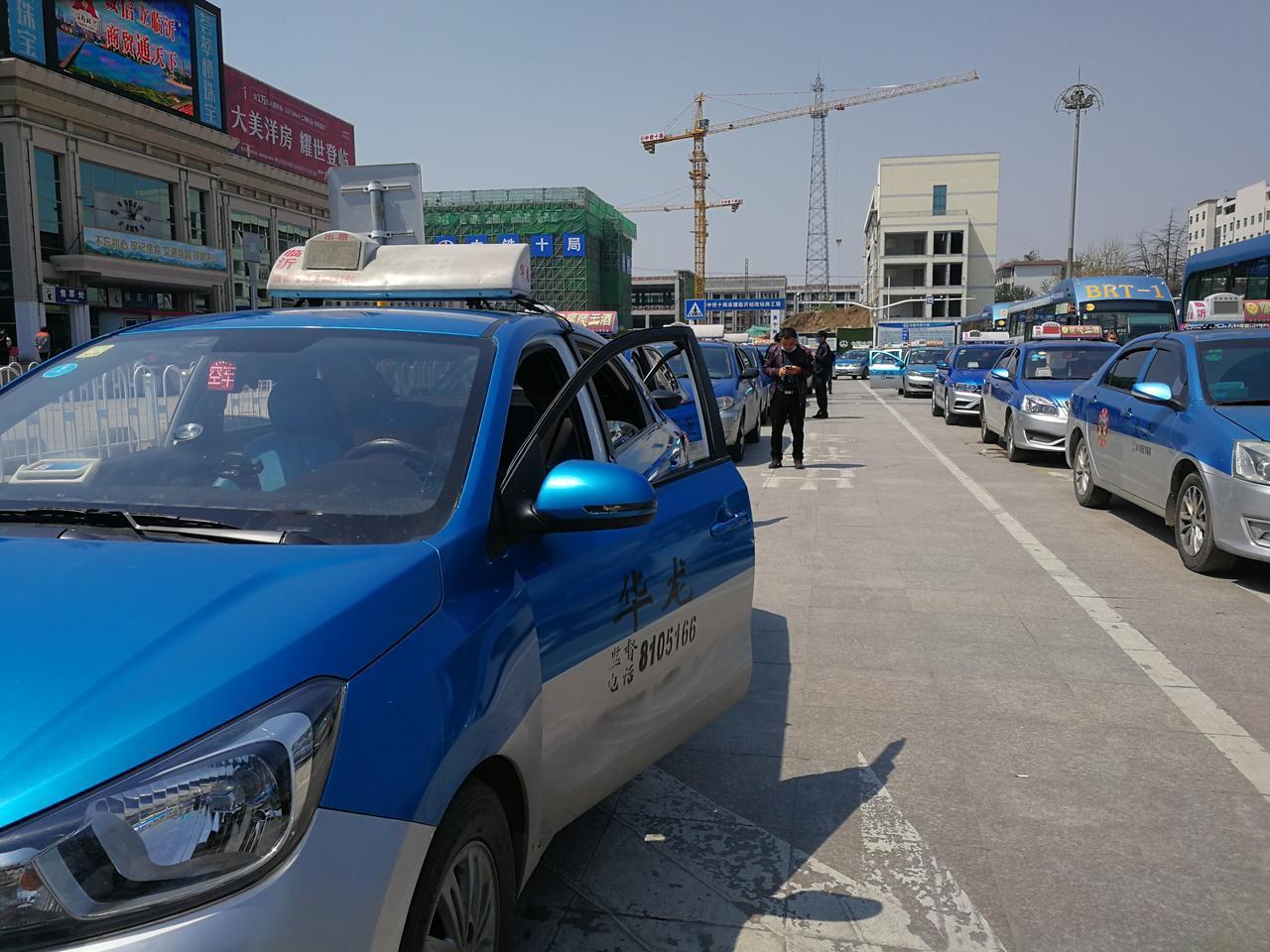 1月2日凌晨1点左右，刚加完班的钟先生打了一辆网约车，准备回5公里外的家。​钟