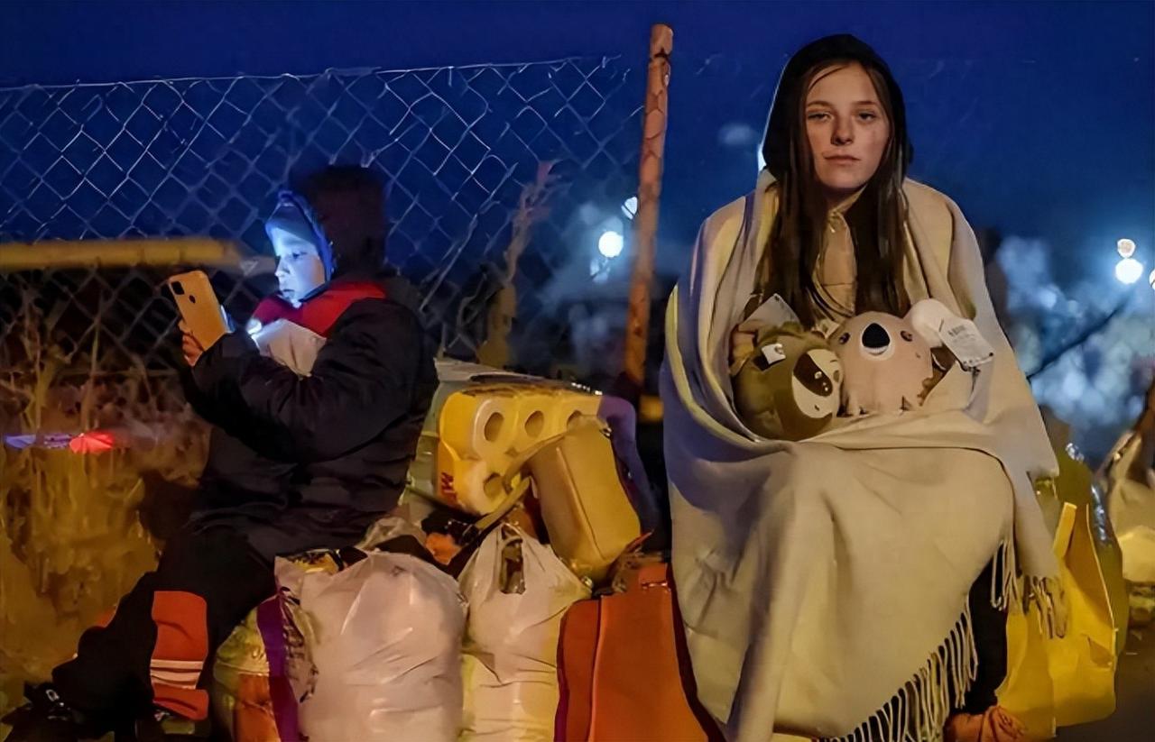 外援枯竭！人口骤降1500万，泽连斯基终于撑不住，再打下去国家真的可能要灭国！