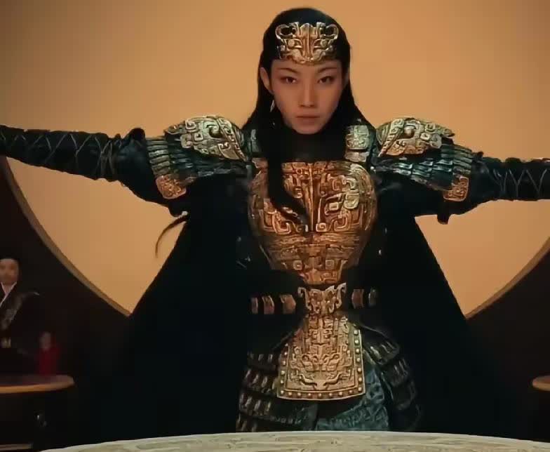 那尔那茜背景太深了，事件一出来，秒被压！得罪不起哇！比那个戴几百万耳环的，势