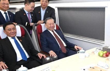 这次访华潮出现了一个非常耐人寻味的现象，不管是什么国家，在中国进行完访谈之后都会