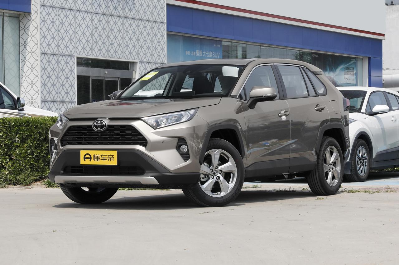 我去年在上海用8万预算入手了一台2018款的二手RAV4荣放，表显里程9万多公里
