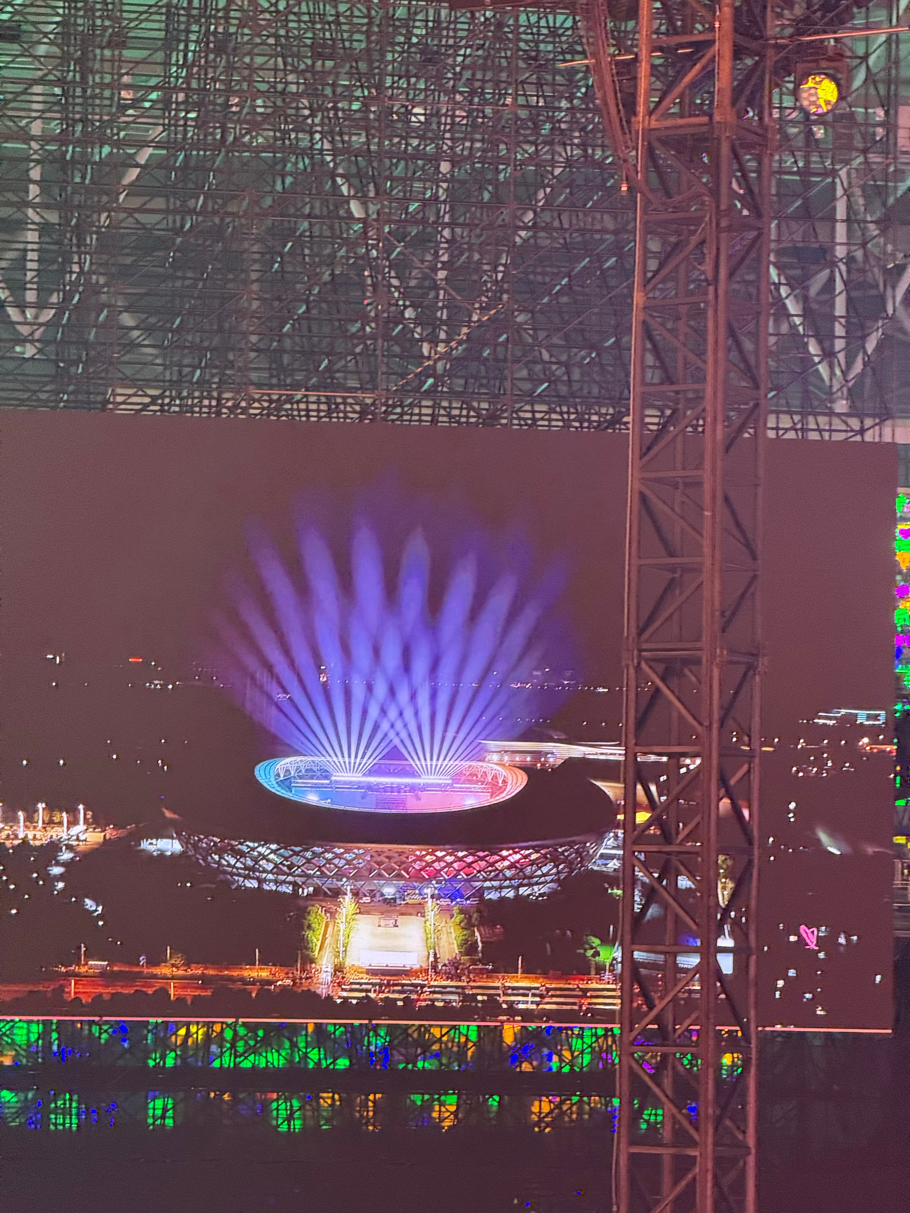 所有人看场馆顶，红光冲天啊信号灯牛逼‼️苏新皓内场红海全景​​​