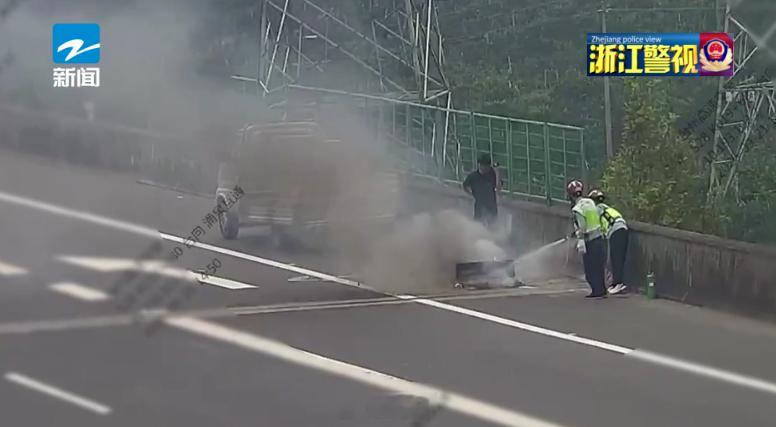 【#浙江一男子开车扔烟头被精准回收#】浙江高速上，一名货车司机随手把烟头扔出车窗，结果烟头被气流卷回