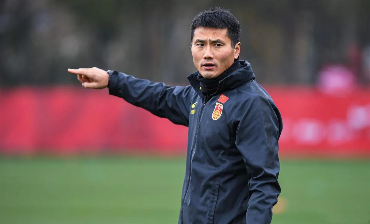 邵佳一担任国足主帅的第一次名单，多半还是因为U23亚洲杯要踢，好多适龄的球员无法