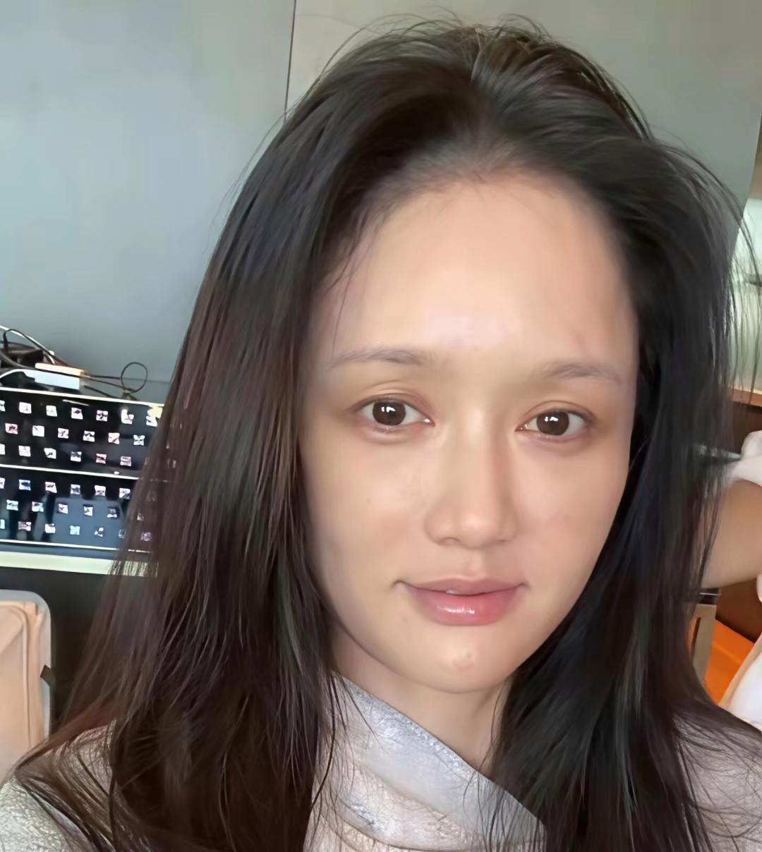 陈乔恩公开自己的素颜照，蛮漂亮的