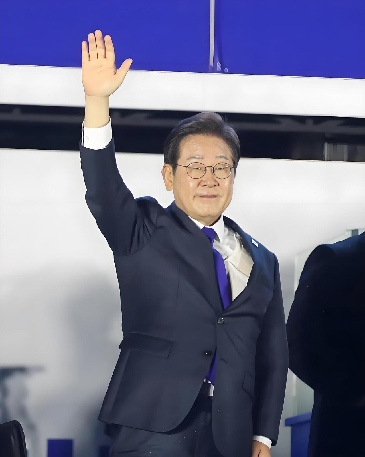 韩国总统李在明突然下了一步让人琢磨不透的棋。没和我国官方提前打招呼，直接在媒