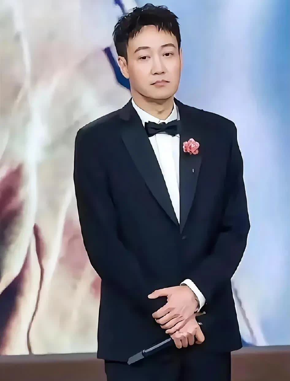 以为是被孤立！万万没想到是早有征兆了。北影杰开幕式，8位主演走红毯，