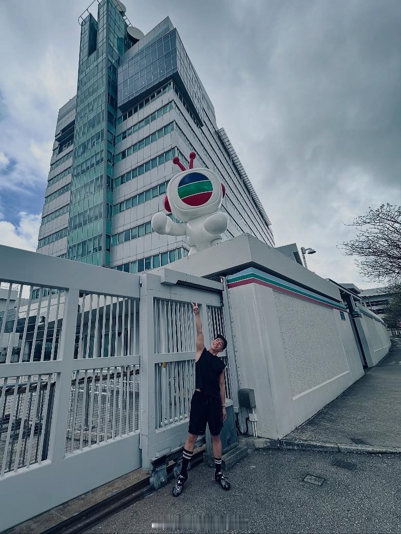 由演员转营做音乐人林至昭（曾用名林子超），宣布离开TVB。林至昭留言：“今日我毕