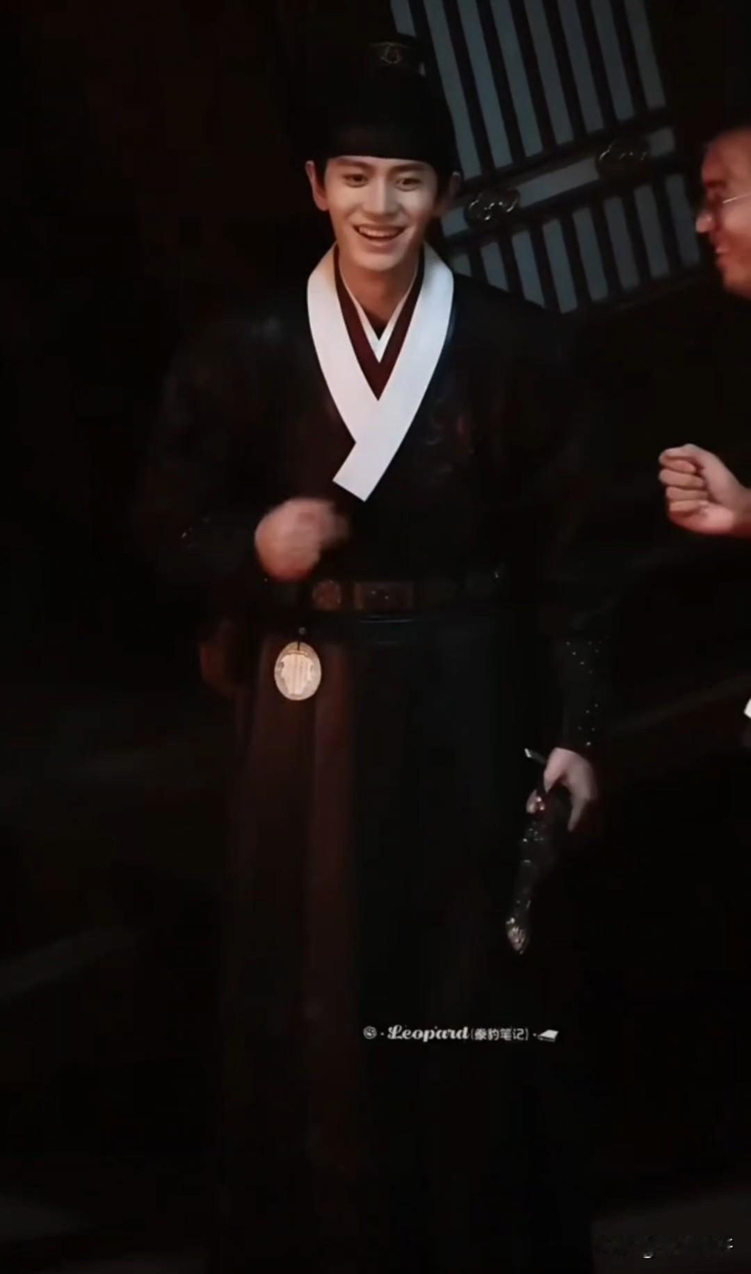 虽说路透这些事吵的不可开交，DP这些人确实也不好区分，但是大嘉想看任嘉伦的心