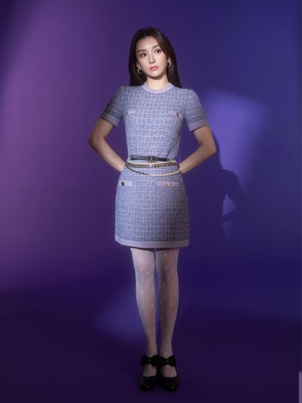 方媛好自恋，晒近照拼命P图，还有小肚子，腿好粗！2月4日，方媛更新视频，晒出