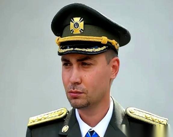 乌克兰的情报头子，突然隔空给我们递了根烟，说了句：“哥们，海参崴那事儿，你得算我