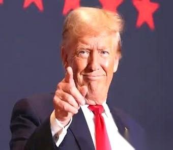 一篇网上推演里，特朗普2026年重返白宫的剧本，结局有点骇人。剧本里，最先捅刀
