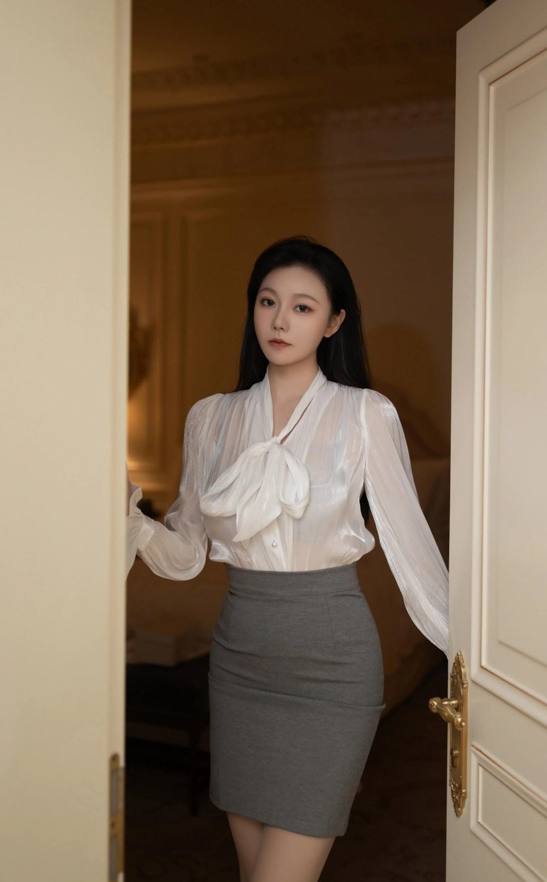 美女模特安然，超级温柔的职场穿搭！