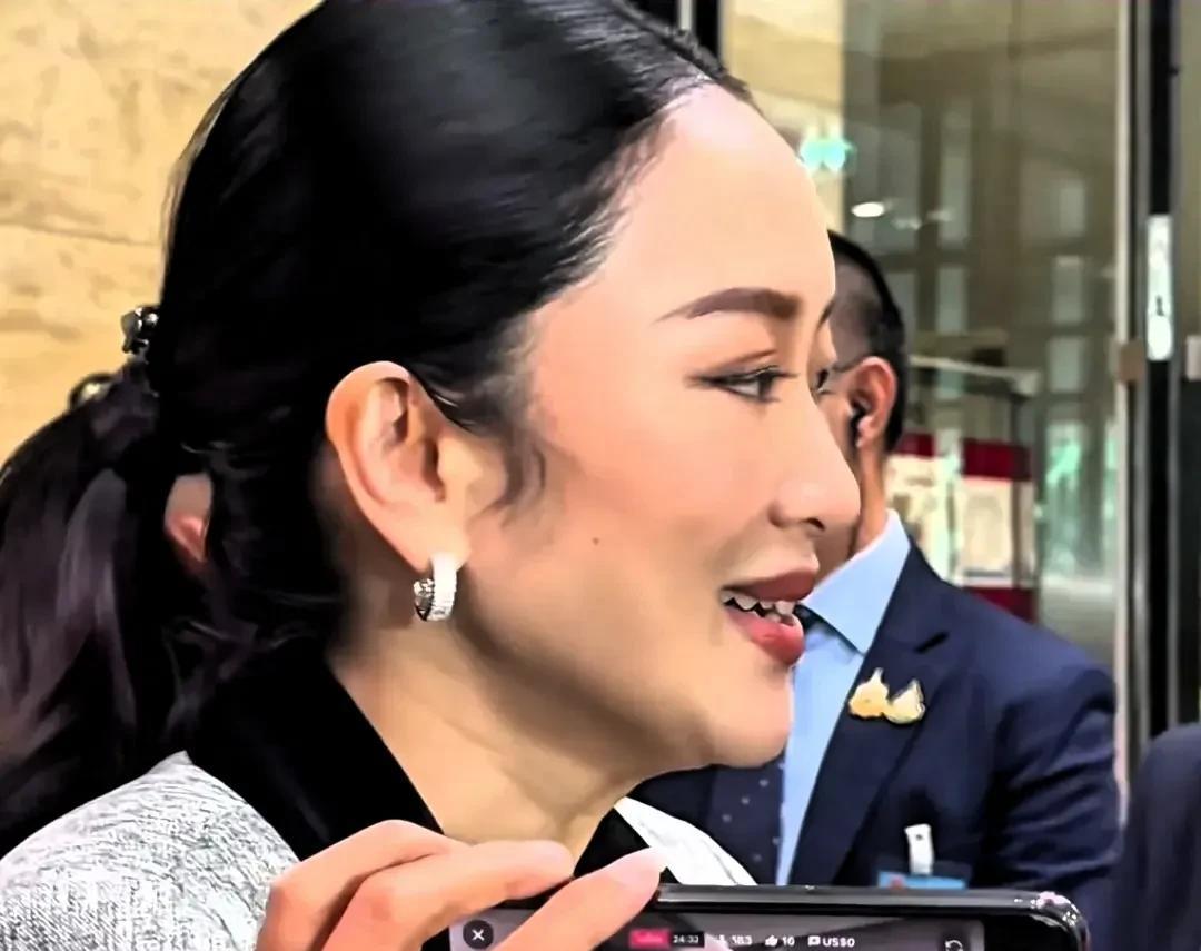 泰国文化部长佩通坦回答记者中国游客为什么不敢来泰国旅游!泰国文化部长佩通坦表示