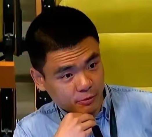 中国记者徐德智在联合国会场站起来，只问了日本代表两个问题：“谁炸的日本？为什么炸