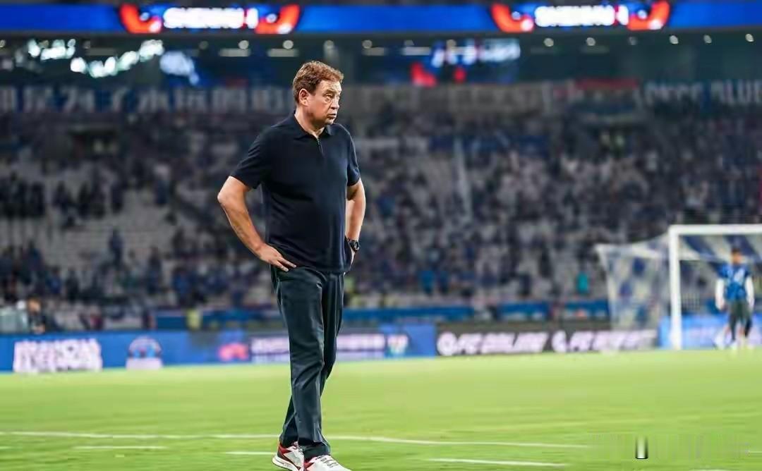 斯卢茨基高情商发言，压力留给自己，管理层该满意了吧？新赛季进入备战期，不知道大