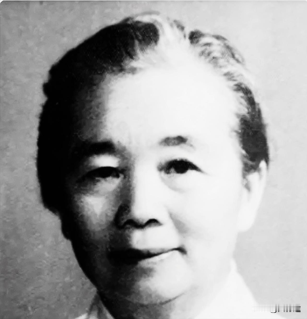 她是红军唯一的女师长，很多开国将军都曾是她的部下，她有三段婚姻，第一任丈夫是中共